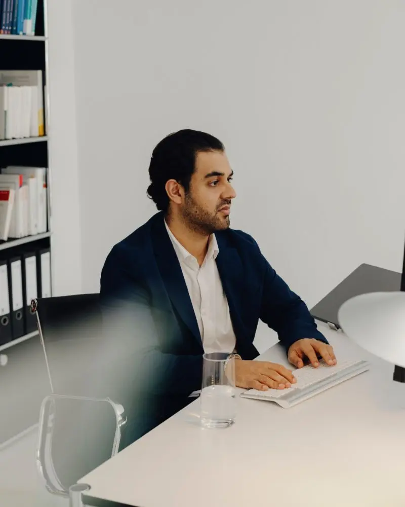 Die meisten Kanzleien kaufen KI-Lösungen und 6 Monate später nutzt sie keiner.